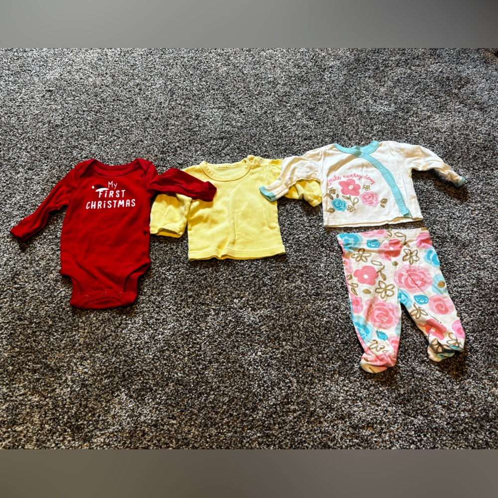 Bundle of 3 Carter's/Gerber New Born baby clothes